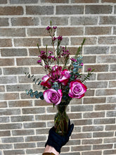 Load image into Gallery viewer, Valentine 1/2 Dozen Roses