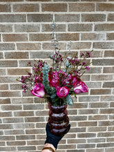 Load image into Gallery viewer, Valentine 1 Dozen Roses