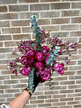 Load image into Gallery viewer, Valentine 1 Dozen Roses